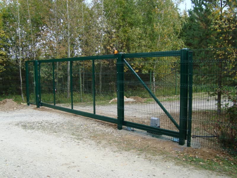 Сетчатый забор DoorHan в Пскове с установкой