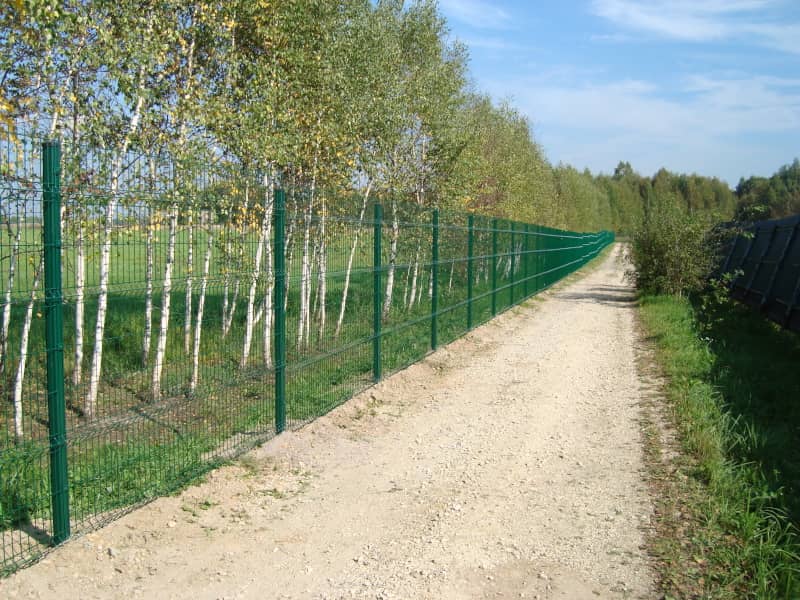 Сетчатый забор DoorHan в Пскове с установкой