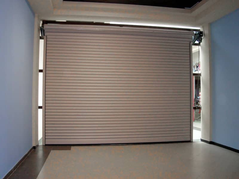 Роллетные ворота DoorHan в Пскове с установкой