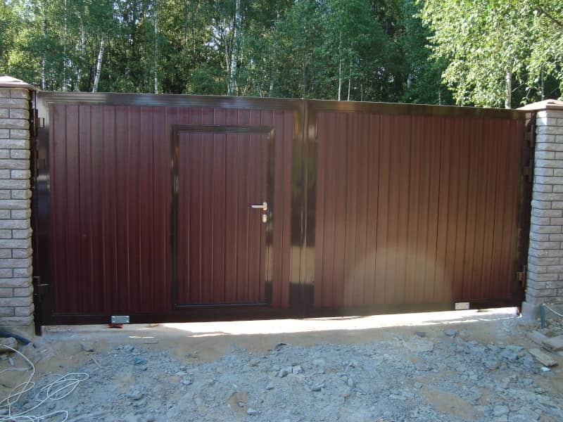 Уличные ворота DoorHan в Пскове с установкой