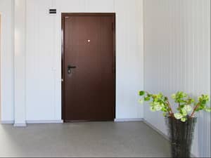 Предлагаем входные железные двери в квартиру DoorHan ЭКО 980х2050 в Пскове по выгодной цене